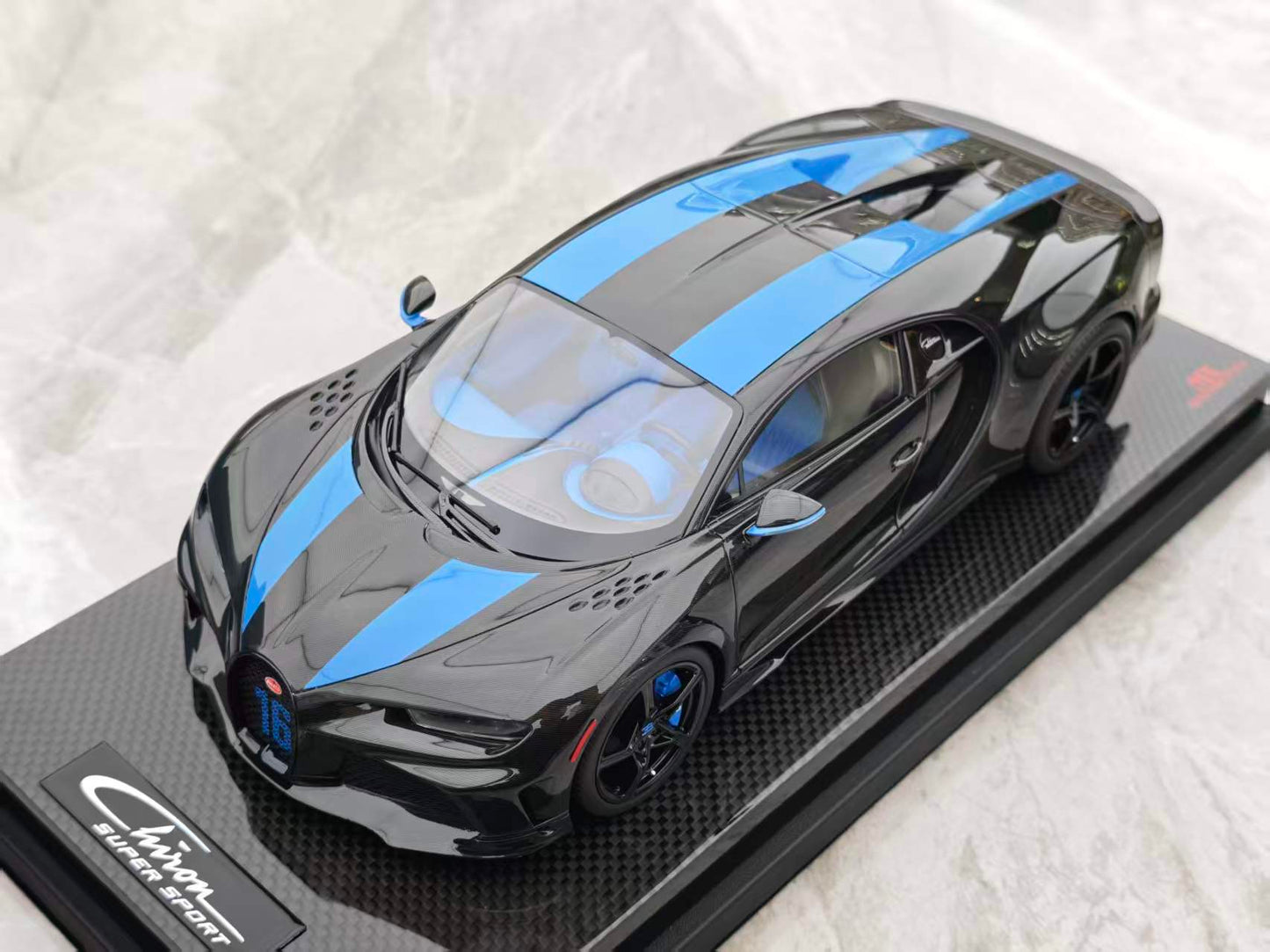MR 1/18 Bugatti Chiron Super Sport Silver Blue BUG012C