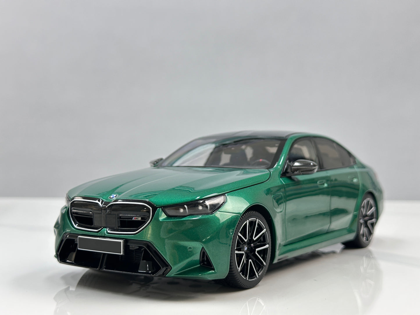 MINICHAMPS 1/18 BMW M5 (2024) Metallic Green 110023800