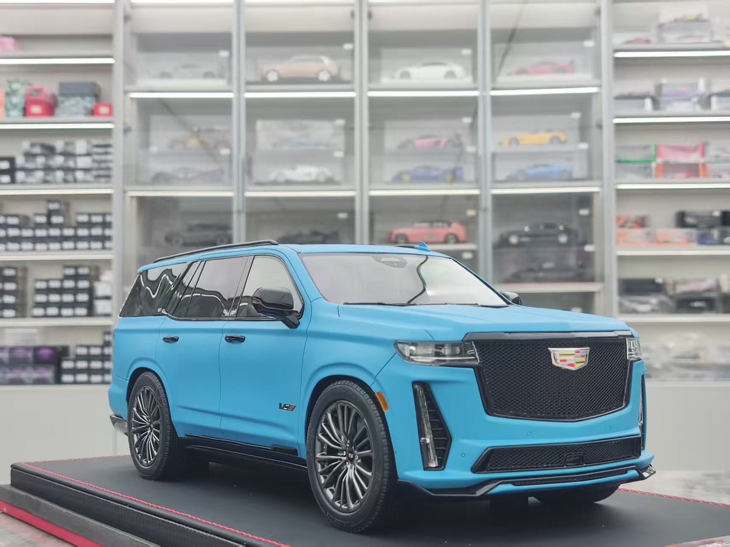 BBA MODEL 1/18 Cadillac Escalade V-Series Matte Blue BBA051