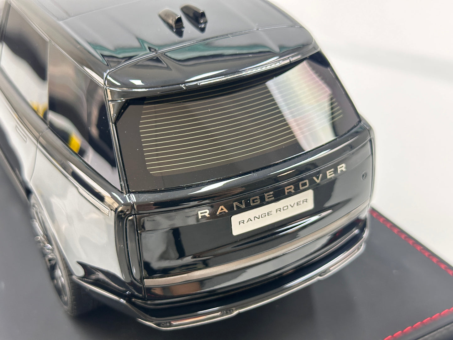BBA MODEL 1/18 Land Rover Range Rover Autobiography Long Wheelbase Jet Black BBA069