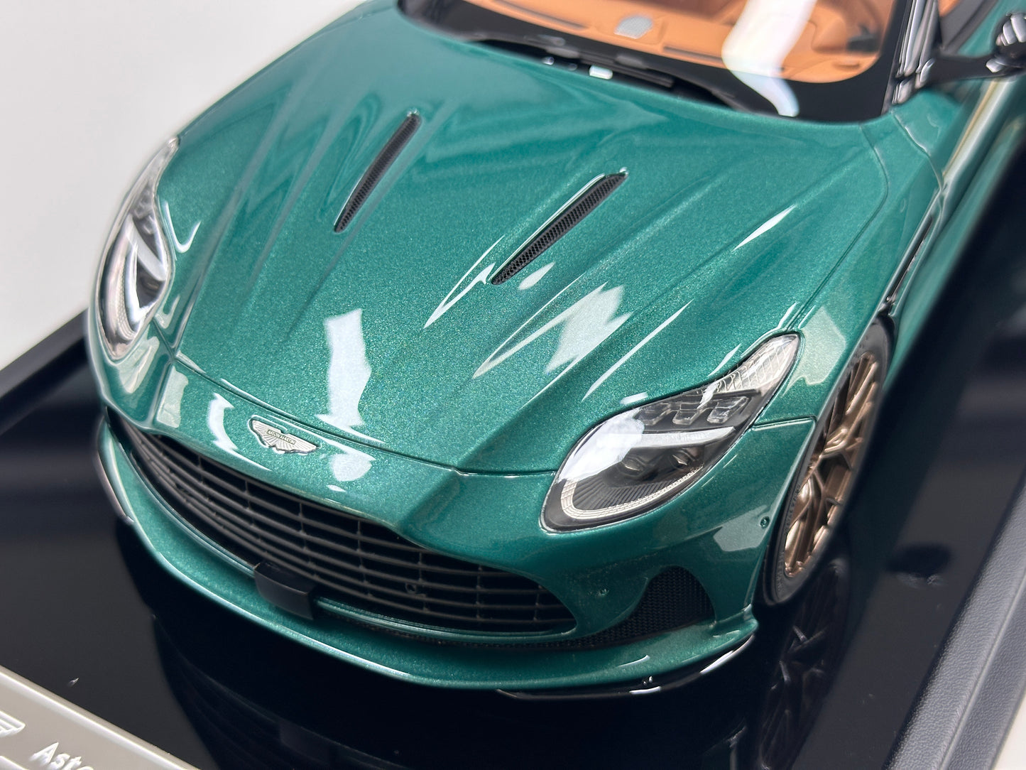 Xiaoguang Model & MotorHelix 1/18 Aston Martin DB12 Volante Convertible – Green (MH385)