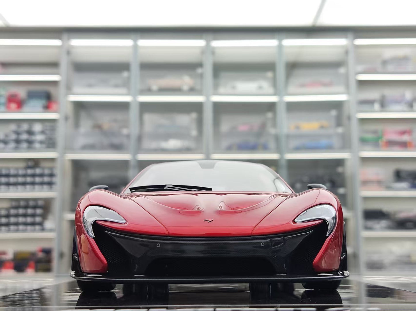 DINOMODEL 1/18 McLaren P1 Carbon Sole Volcano RED/SW DMP004