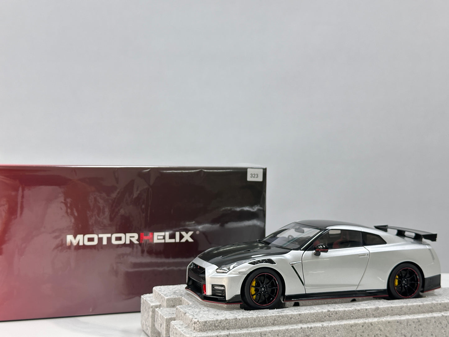 MOTORHELIX 1/18 Nissan GT-R NISMO (R35) Special Edition 2022 Ultimate Metallic Silver MH368