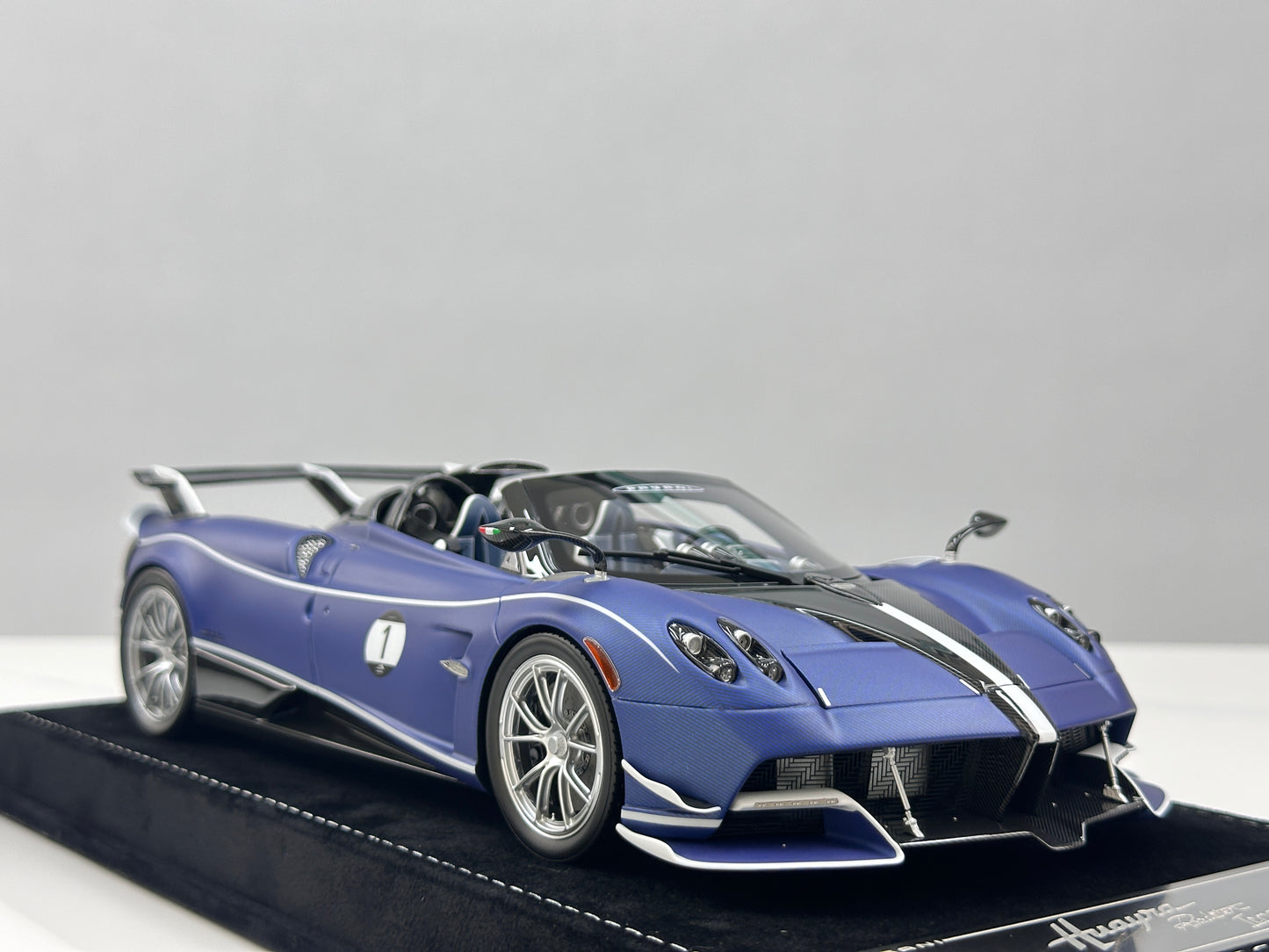HH Model 1/18 Pagani Huayra Matte Blue & Carbon Black HH663