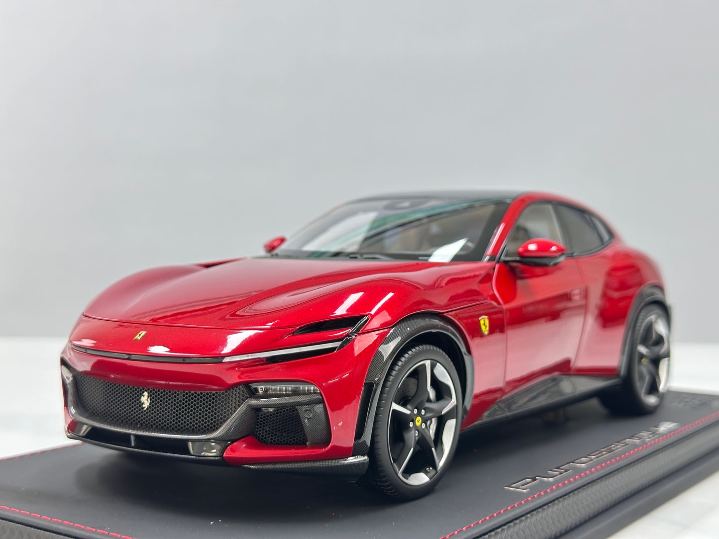 BBR 1/18 Ferrari Purosangue – Rosso Magma Metallic (Leather Base) – HE180052BDIE