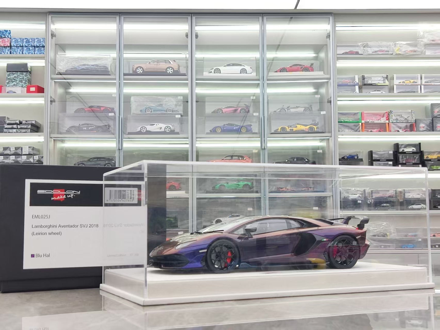 MAKEUP 1/18 Lamborghini Aventador SVJ Blue-Purple EML025J