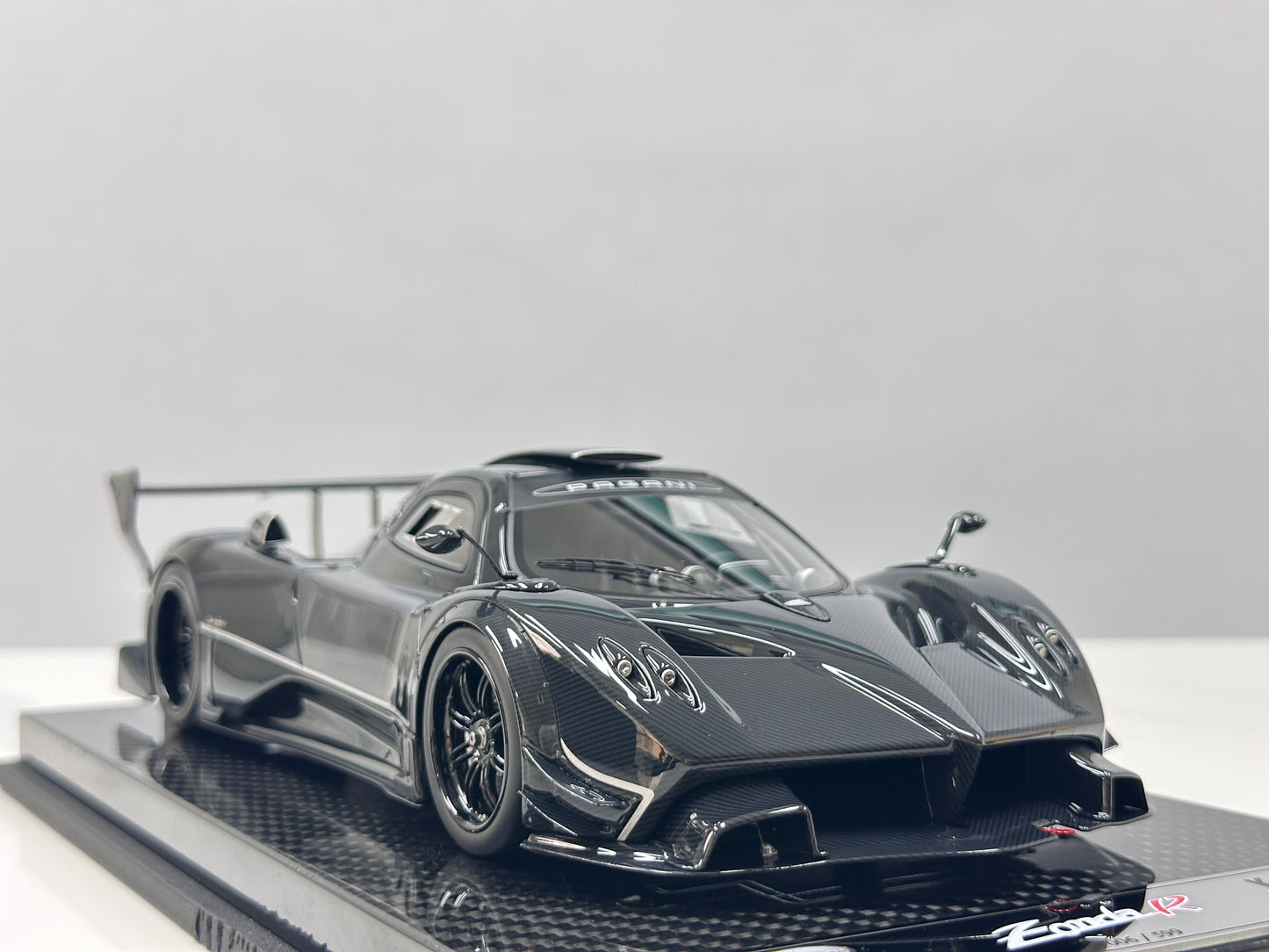 KASH MODEL 1/18 Pagani Zonda R Gloss Carbon Black KPZR002