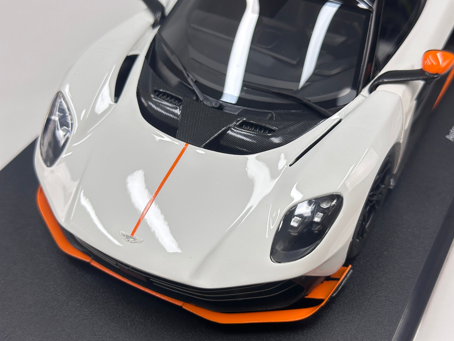 Topspeed 1/18 Aston Martin Valhalla Lunar White TS0711