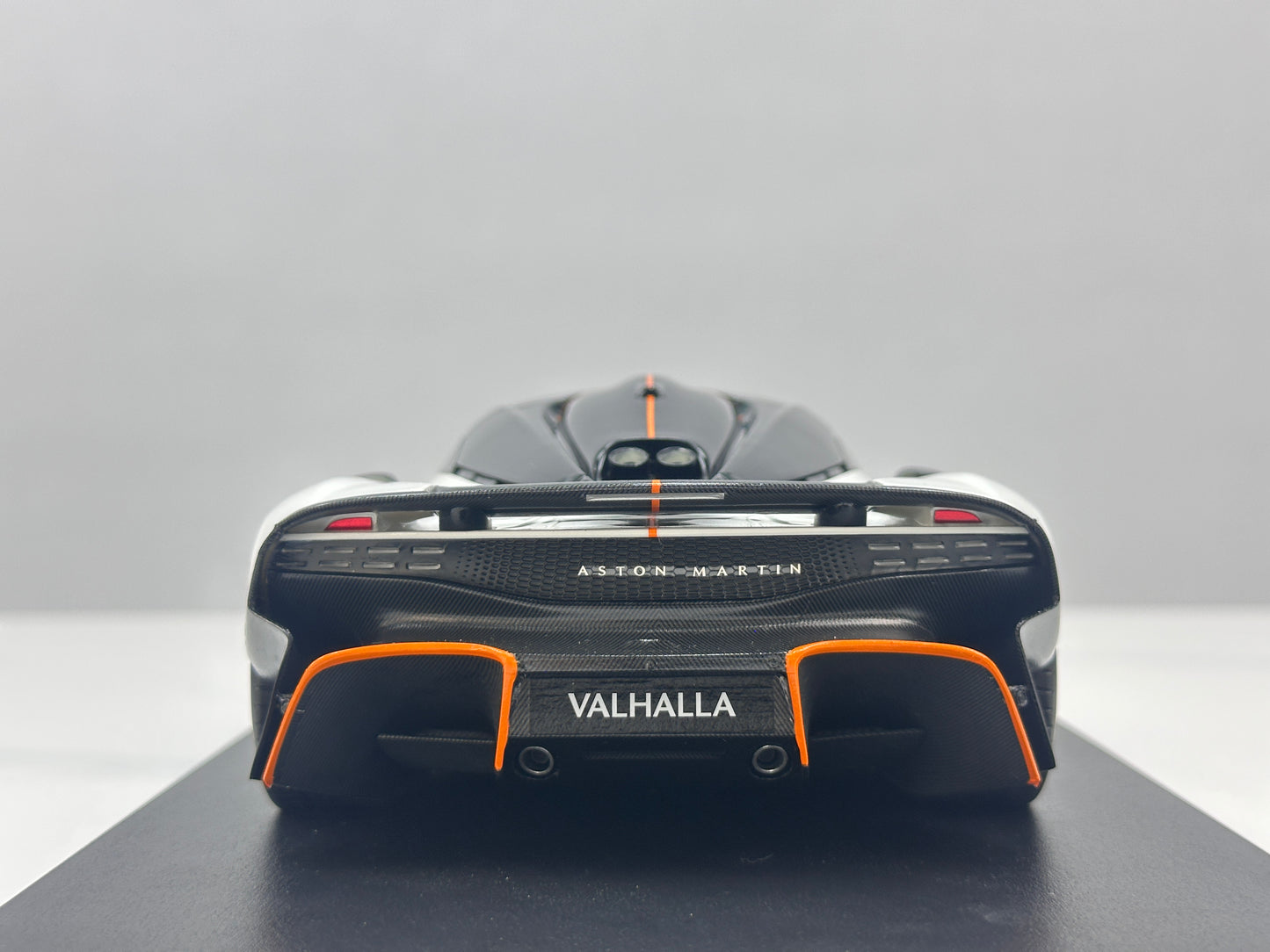 Topspeed 1/18 Aston Martin Valhalla Lunar White TS0711