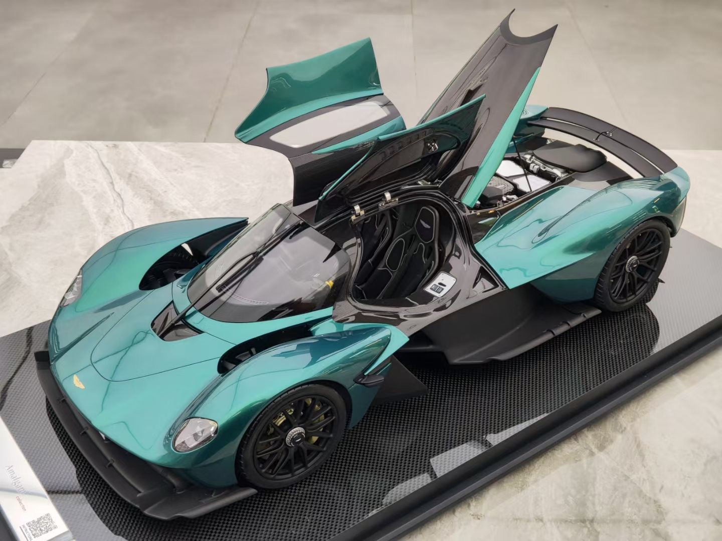 Amalgam 1/8 Aston Martin Valkyrie Green Resin High-End Model Car Collectible M6302-SC1