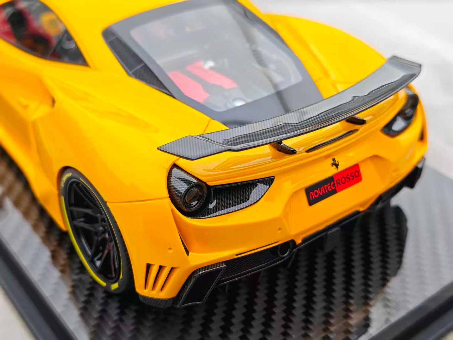 CE 1/18 Ferrari Novitec 488GTB N-Largo Standard Yellow CE004