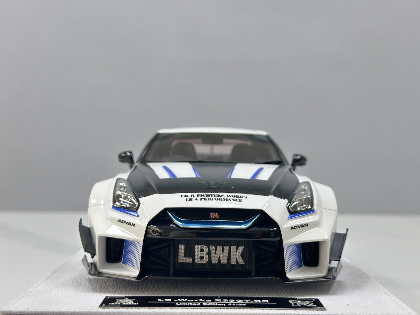 BBA MODEL 1/18 Nissan GTR 35GT-RR Blue and White Livery BBA064