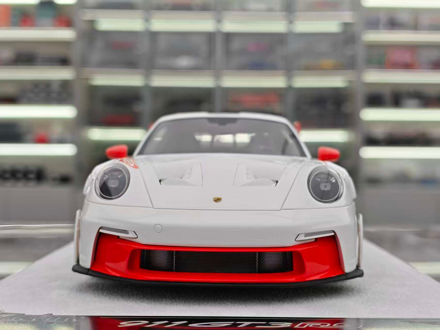 FuelMe 1/18 Porsche 992 GT3RS SASTRO FM18010LM-21