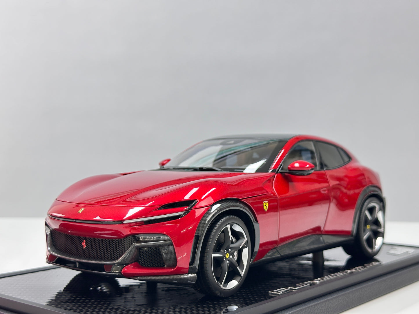 BBR 1/18 Ferrari Purosangue – Metallic Red, Black Roof, Carbon Fiber Underbody (HE180052BCH)