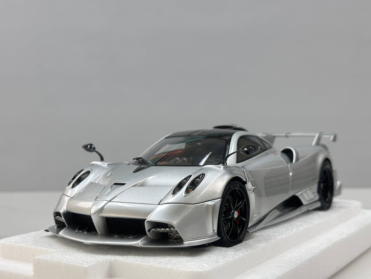 LCD 1/18 Pagani Imola Silver (LCD125)