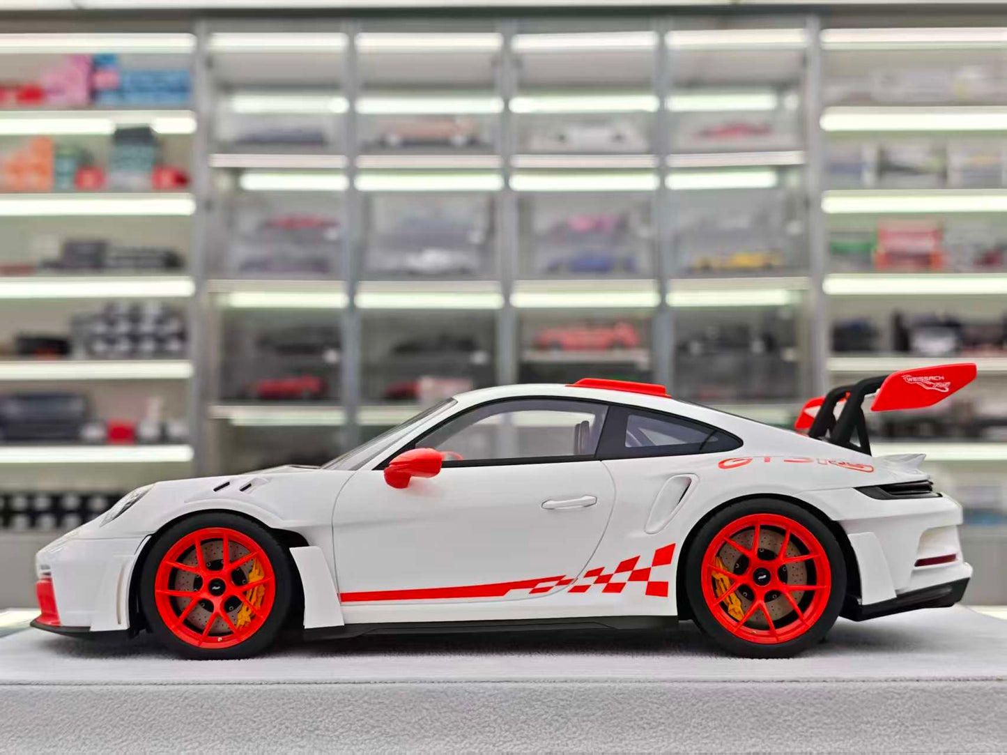 FuelMe 1/18 Porsche 992 GT3RS SASTRO FM18010LM-21