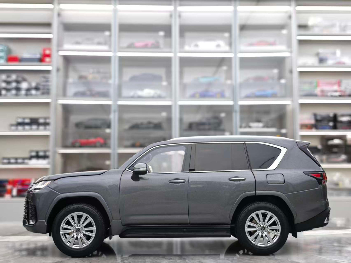 LCD 1/18 Lexus LX600 Gray LCD18021-GR