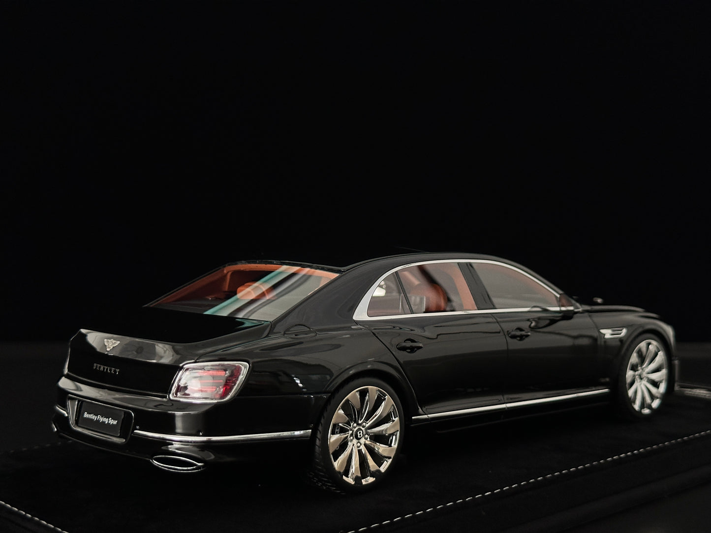 HH Model 1/18 Bentley Flying Spur Diamond Black HH627