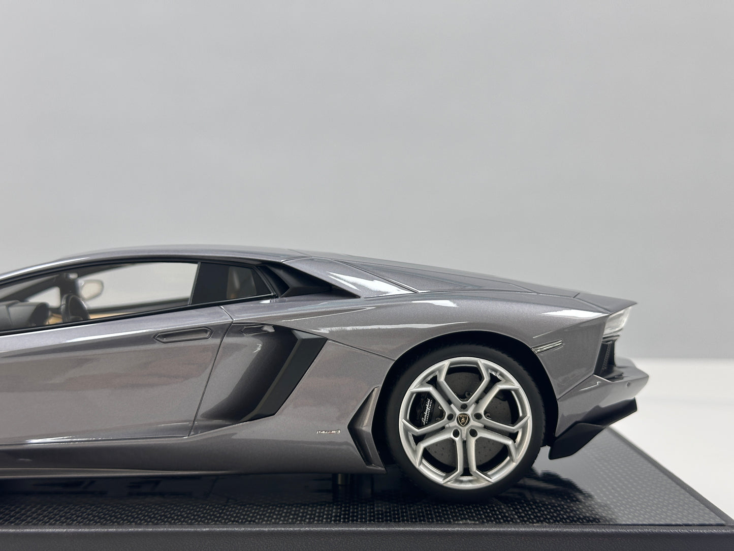 VMB 1/18 Lamborghini Aventador LP700-4 Silver-Grey VMB064