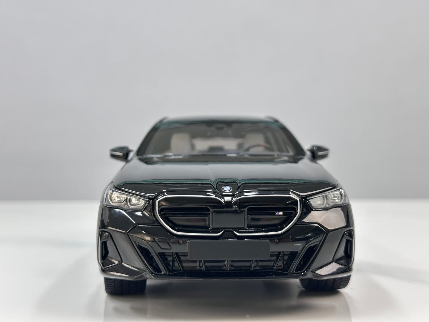 MINICHAMPS 1/18 BMW i5 M60 Touring 2024 Metallic Black 110023602