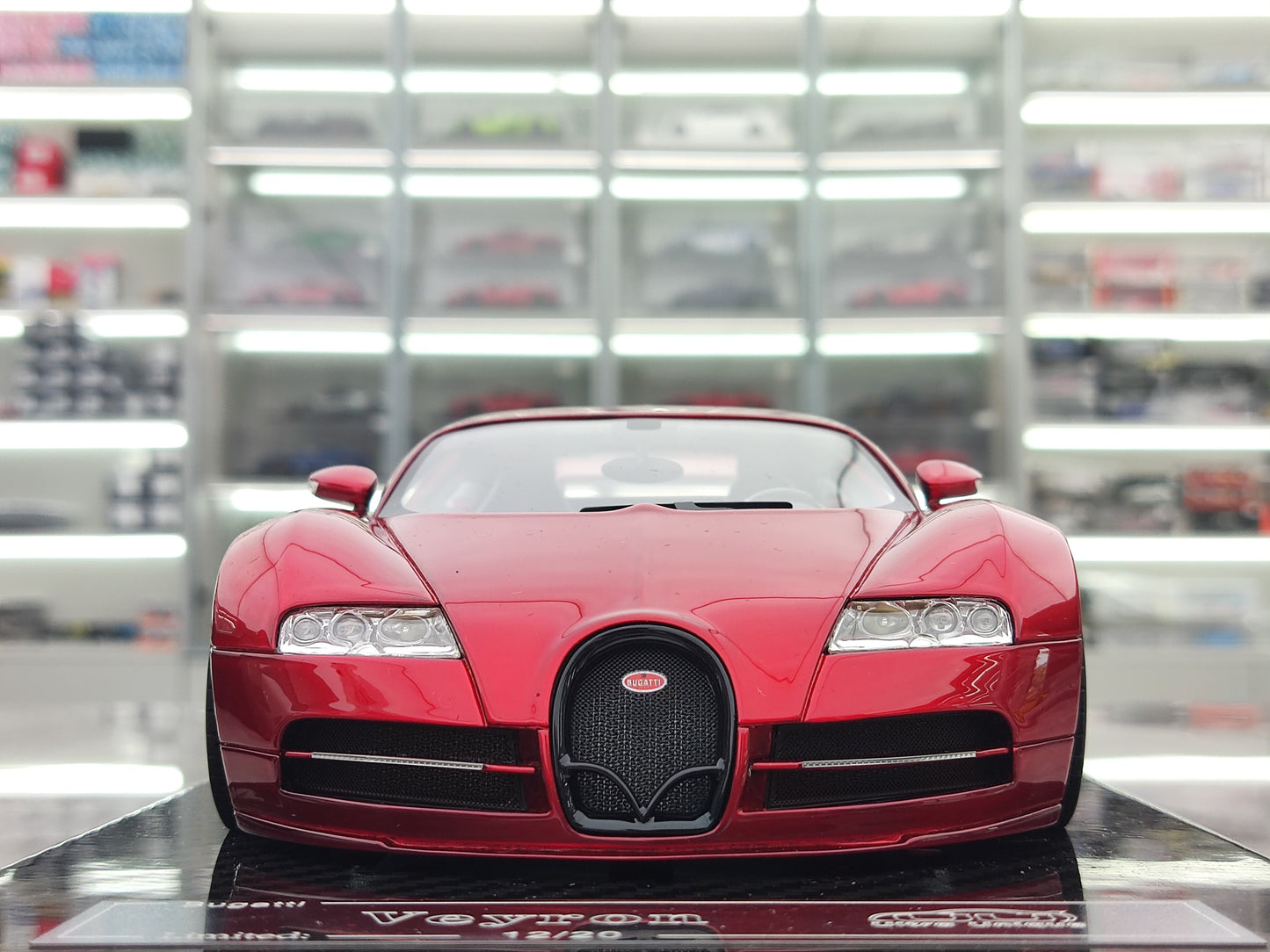UU 1/18 Bugatti Veyron Electroplated Red Resin Car Model JS-UU003