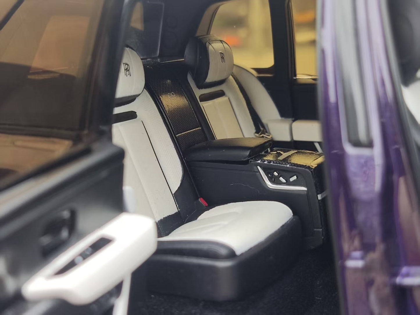 ZP 1/18 Rolls-Royce Cullinan BB Fishing Seat Edition, Leather Suitcase Version, Metallic Purple ZP111