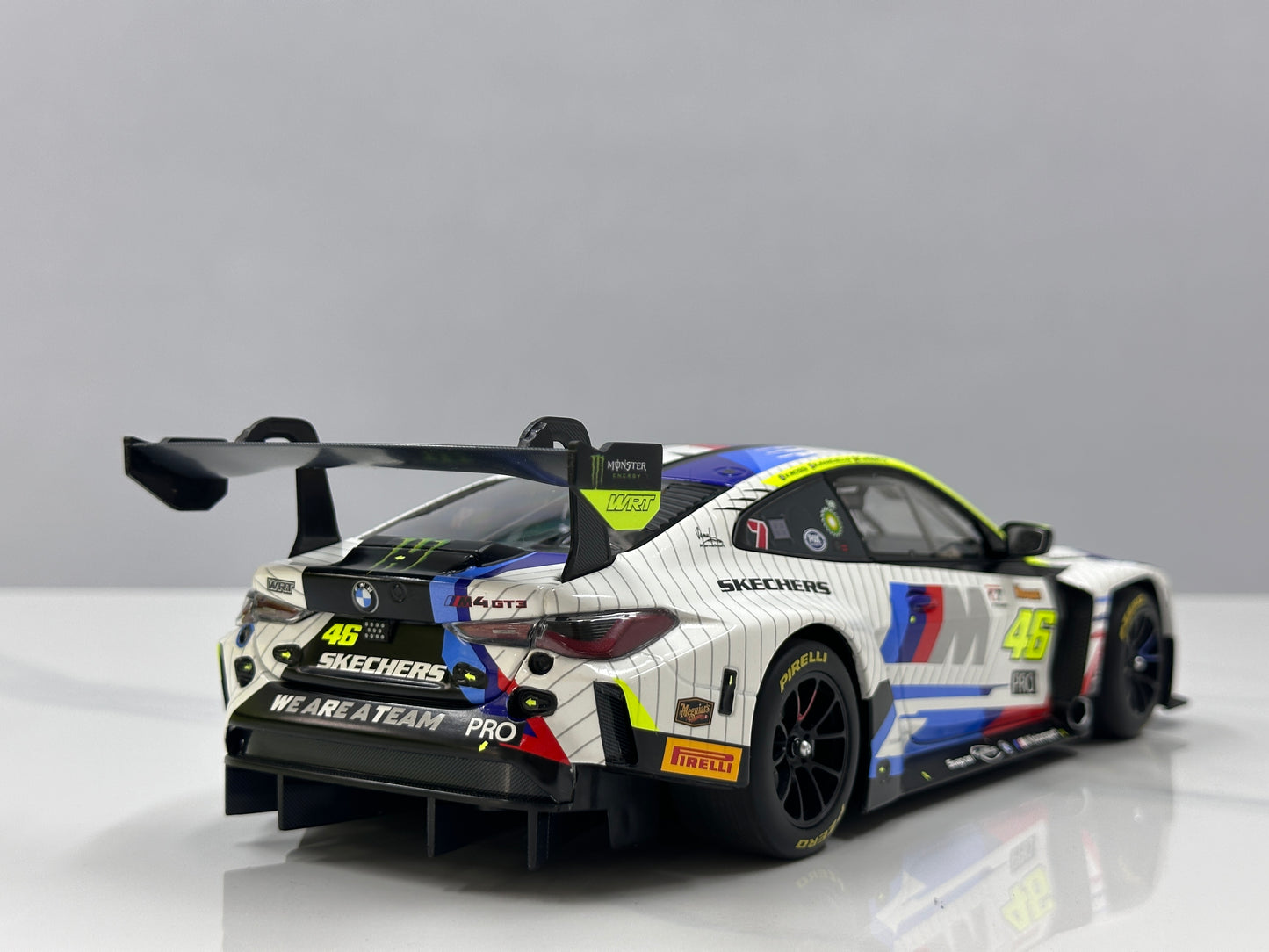 MINICHAMPS 1/18 BMW M4 GT3 TEAM WRT 12H BATHURST 2025 White Livery 110252046