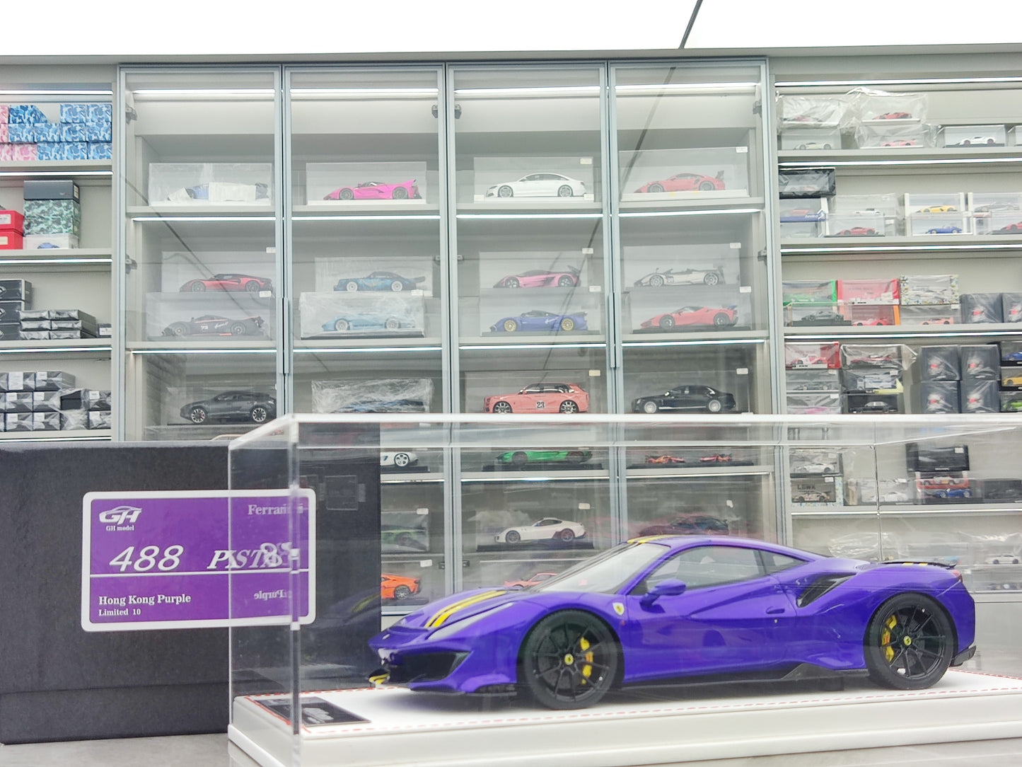 GH MODEL 1/18 Ferrari Novitec 488 Pista Limited Edition Model Car