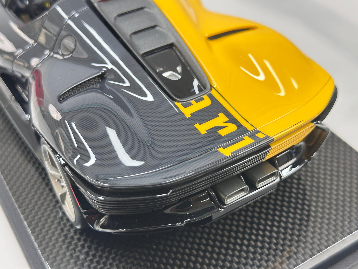 MR 1/18 Ferrari Icona Daytona SP3 Special Edition (599 Units) – Modena Yellow (FE036SE6)