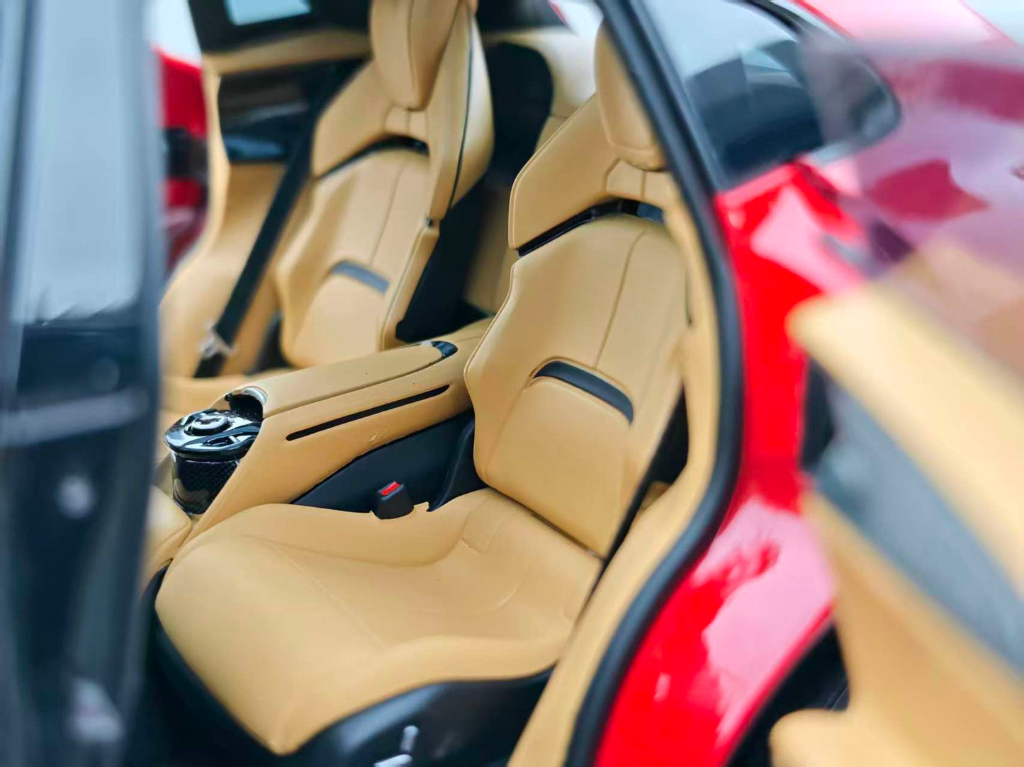 BBR 1/18 Ferrari Purosangue with Panoramic Sunroof, Standard Red (HE180053B)