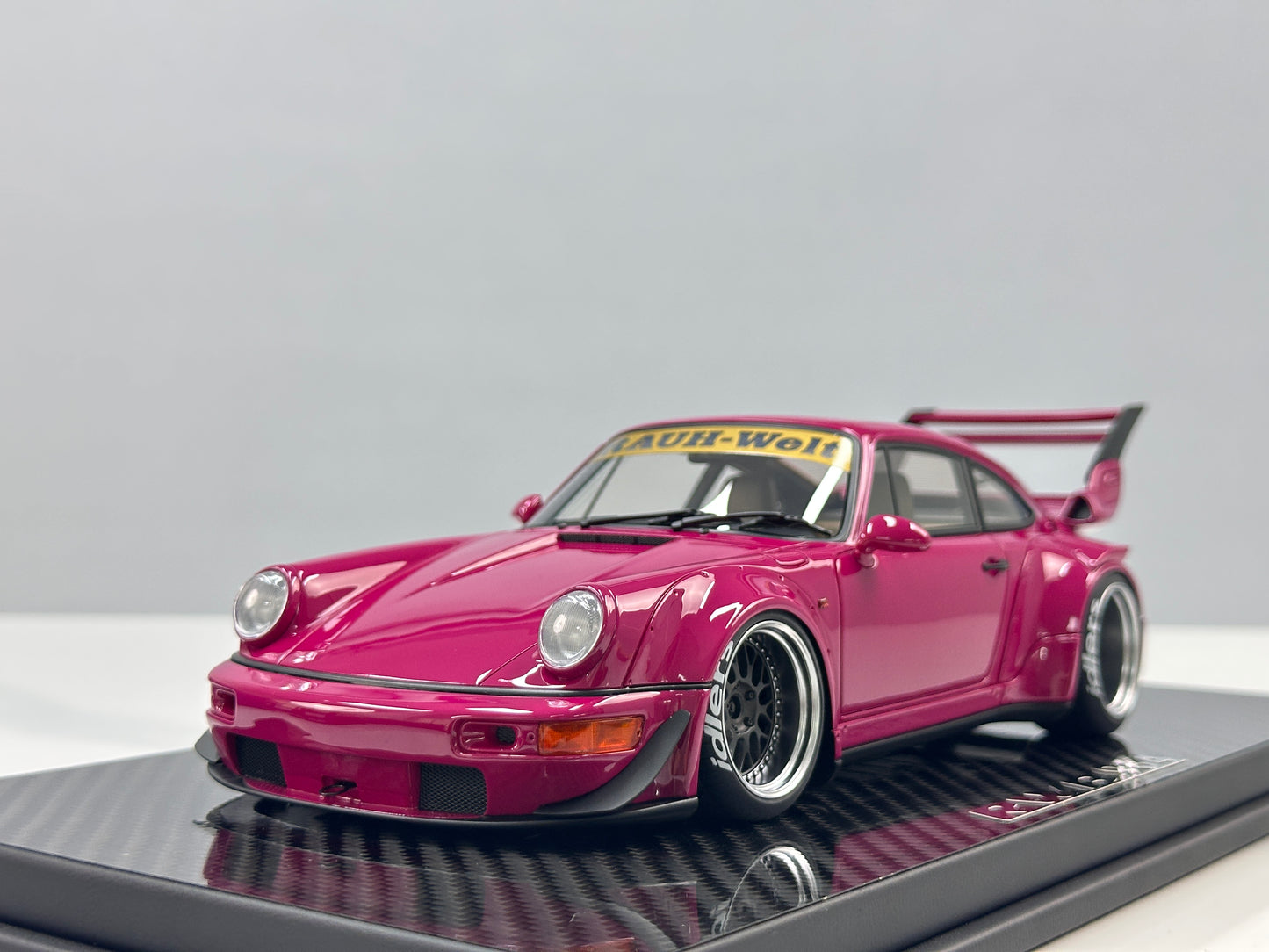 TGM Model 1/18 Porsche RWB 964 – Rose Pink (TGM007)