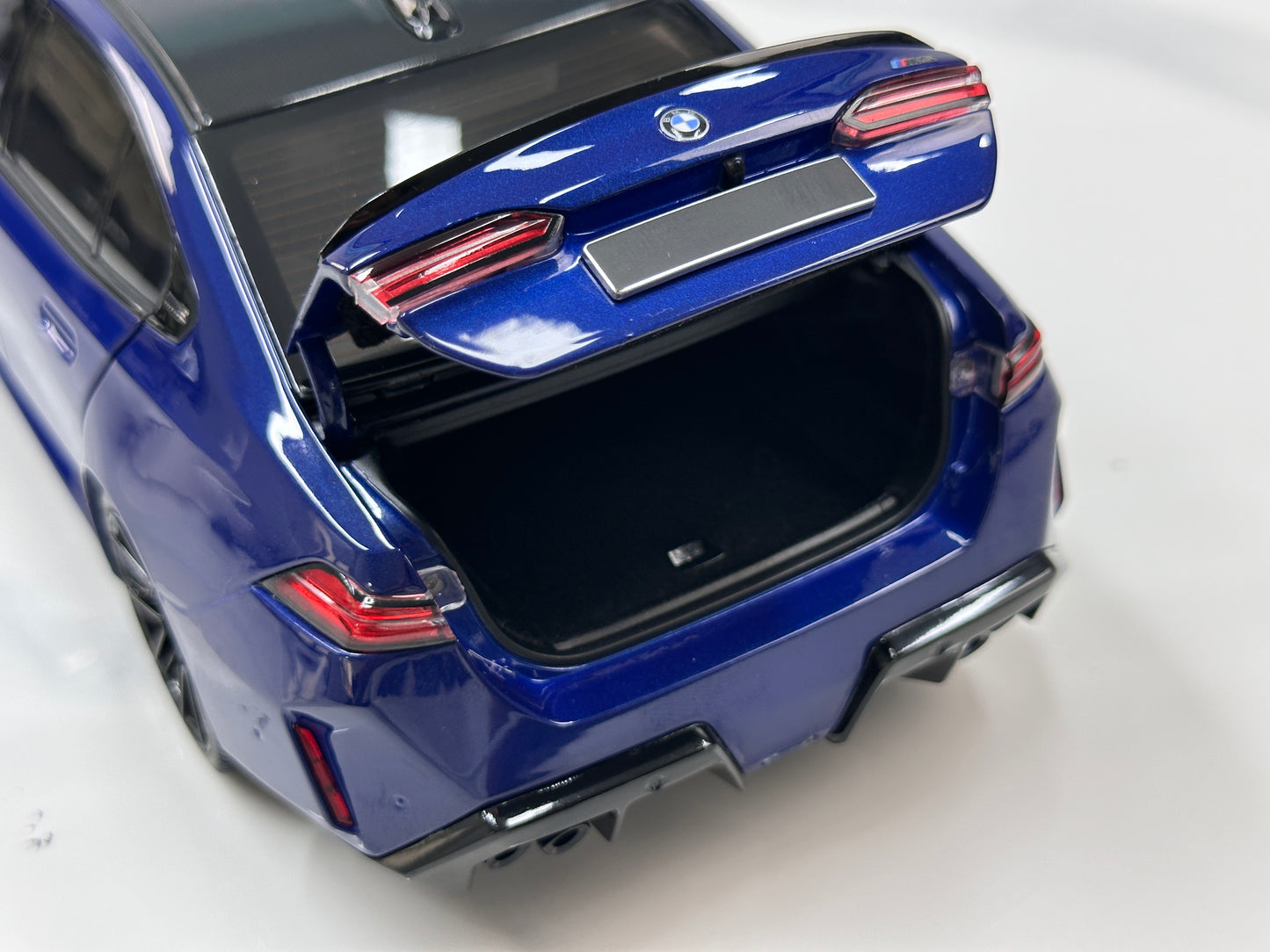 MINICHAMPS 1/18 BMW M5 2024 Metallic Blue 110023802