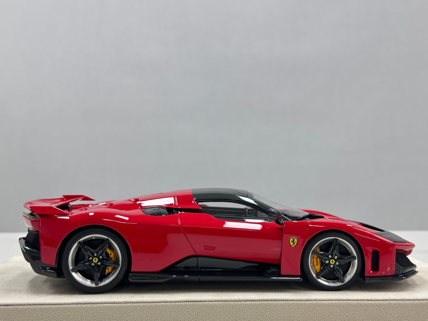 HERMES COLLECTION 1/18 Ferrari F80 (Red) HC017