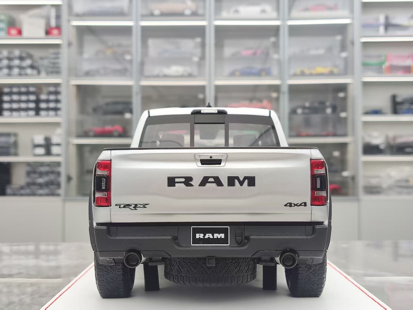 DiAMAanD 1/18 Dodge Ram TRX Silver DIA002