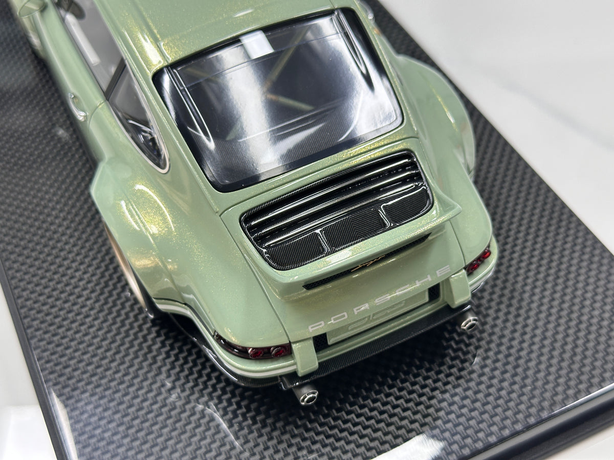 Dino Model 1/18 Porsche Singer DLS – Urban Bamboo Green (DC008)