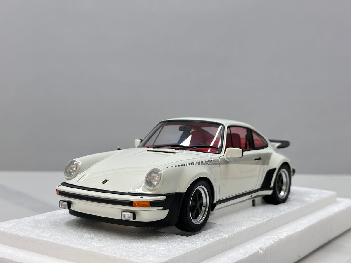 AUTOart 1/18 Porsche 911 (930) Turbo 3.0 White 78113