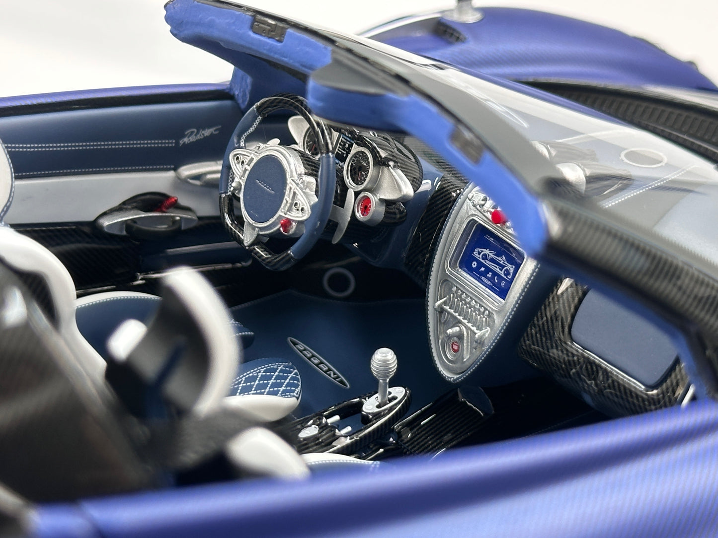 HH Model 1/18 Pagani Huayra Matte Blue & Carbon Black HH663