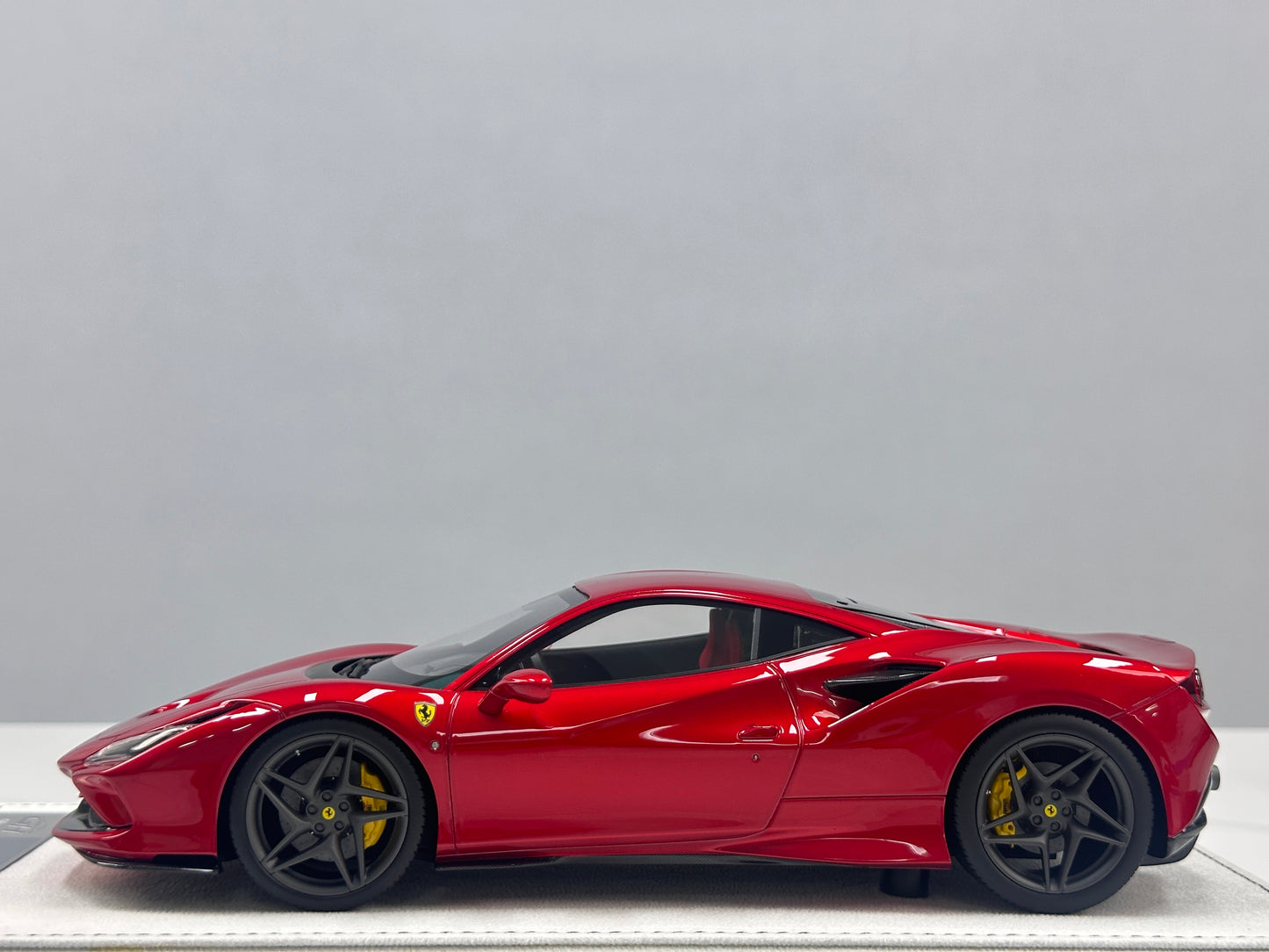 GH MODEL 1/18 Ferrari F8 Tributo Metallic Red GH022