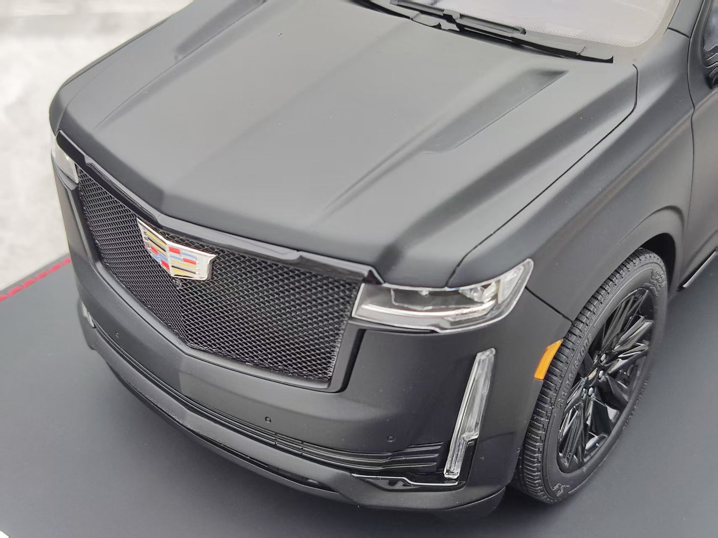 BBA MODEL 1/18 Cadillac Escalade Luxury Edition, Matte Black, BBA049