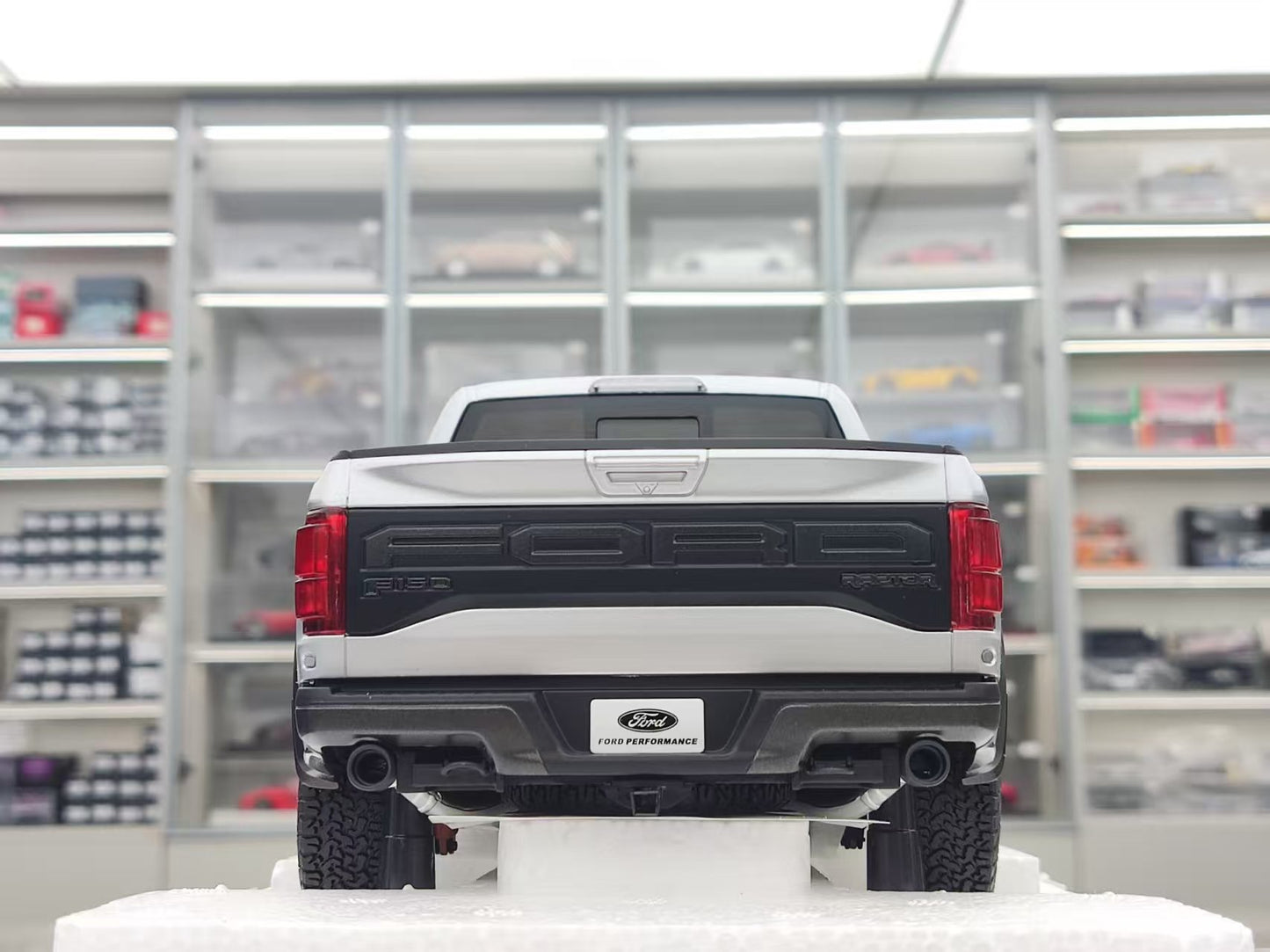 AUTO Art 1/18 Ford F-150 RAPTOR SUPERCREW 2019 Silver 72950