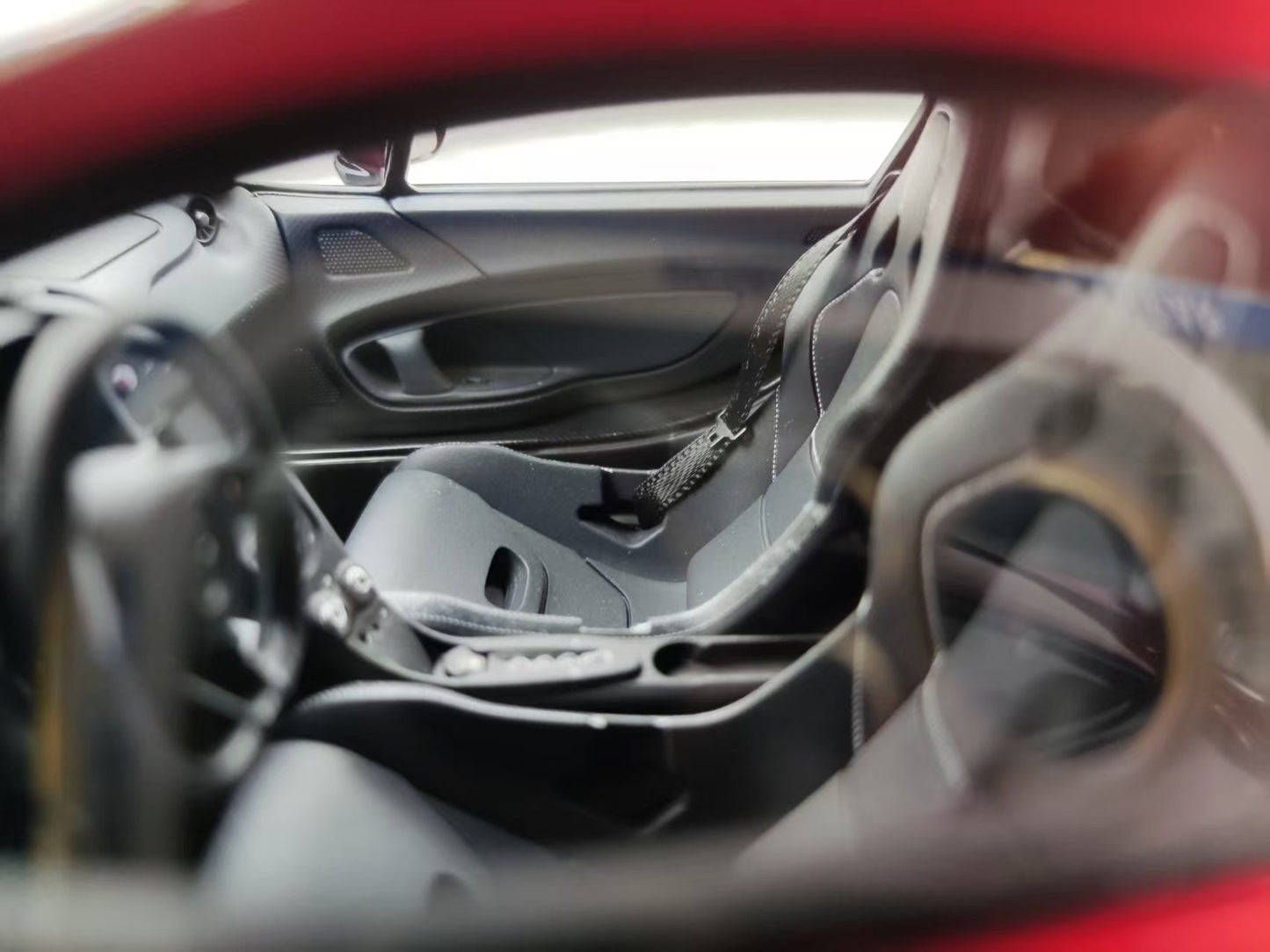 DINOMODEL 1/18 McLaren P1 Carbon Sole Volcano RED/SW DMP004