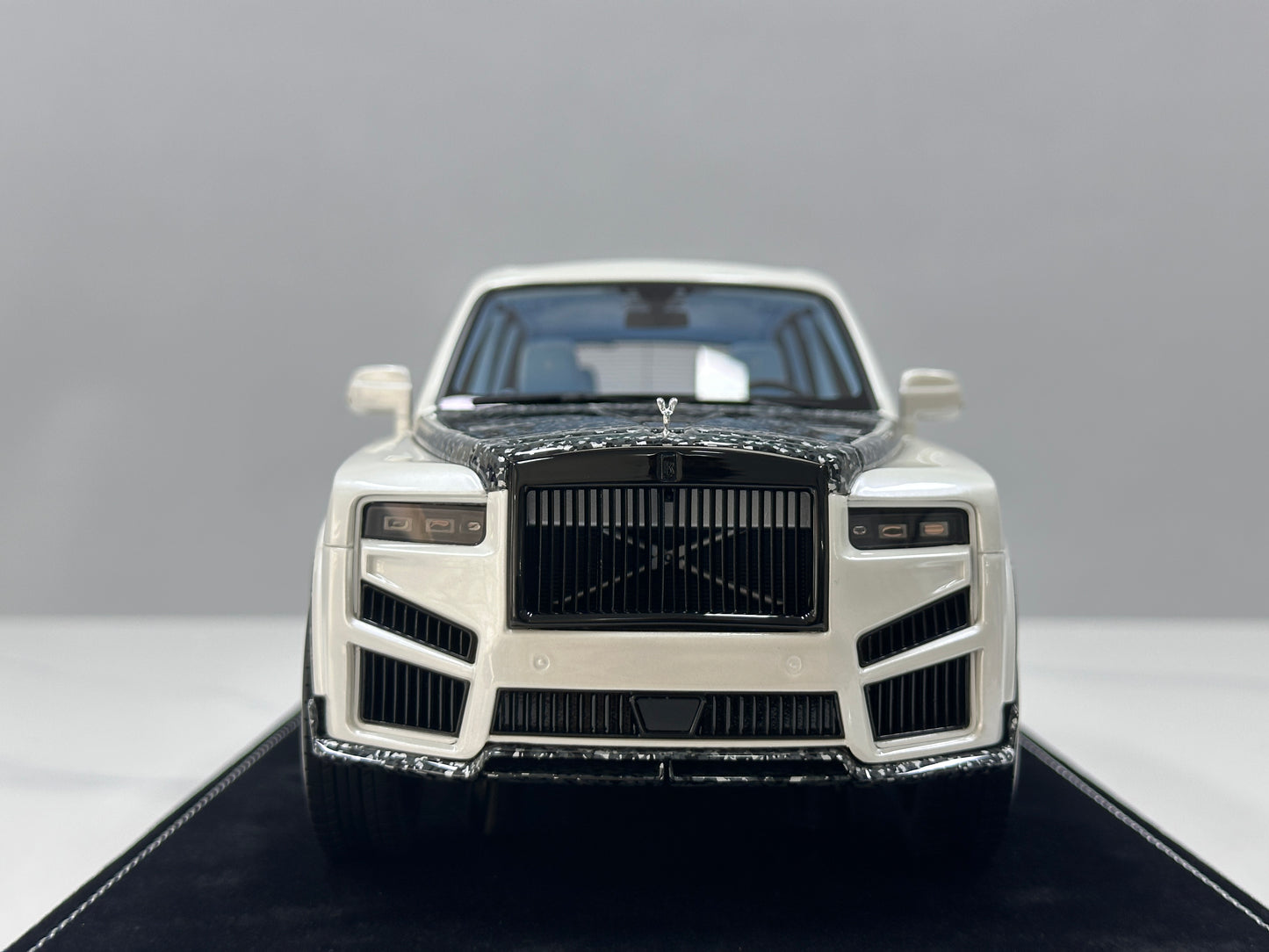 HH MODEL 1/18 Rolls-Royce Cullinan Series II MANSORY Pearl White HH698