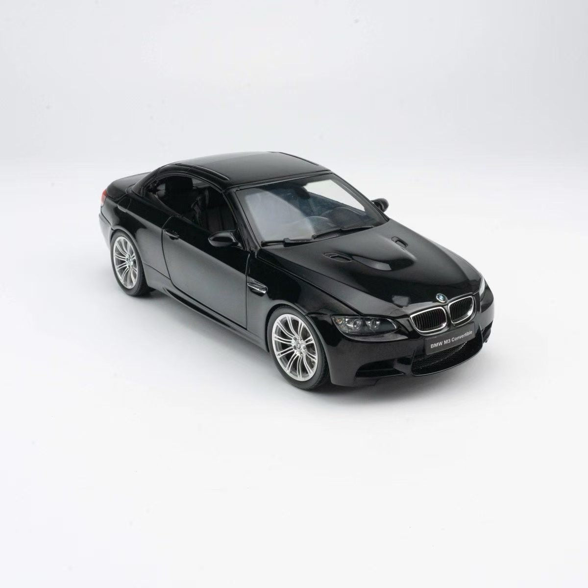 Kyosho 1:18 BMW M3 Converse (E93M) - Pre-order available in four colors, alloy alloy, fully open.