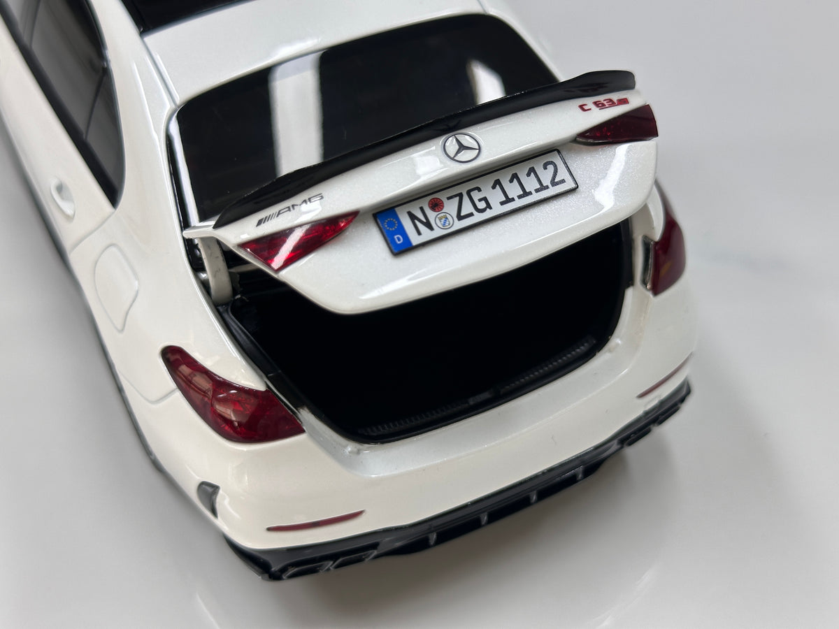 NZG 1/18 Mercedes-AMG C63 S E-Performance Gloss White (111200040)