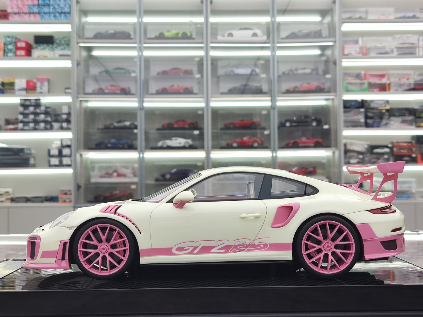 UU 1/18 Porsche 911 GT2 RS Fluorescent Pink Simulated Car Model JS-UU008
