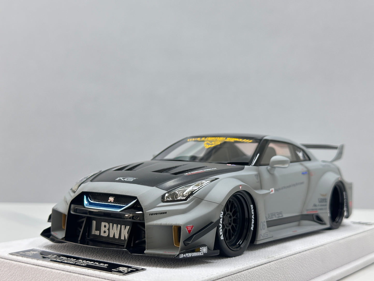 BBA MODEL 1/18 Nissan GTR 35GT-RR Fighter Gray BBA063