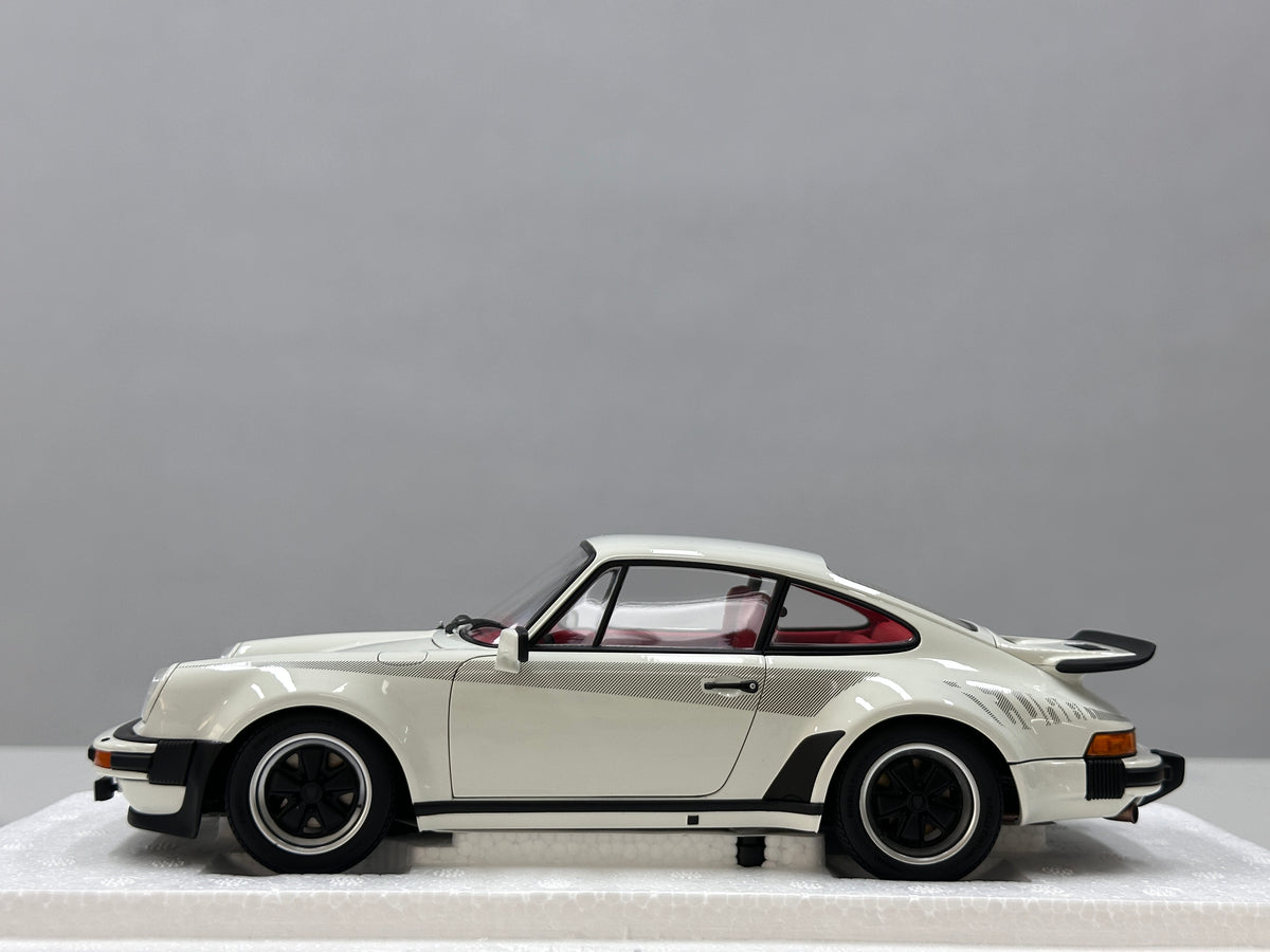 AUTOart 1/18 Porsche 911 (930) Turbo 3.0 White 78113
