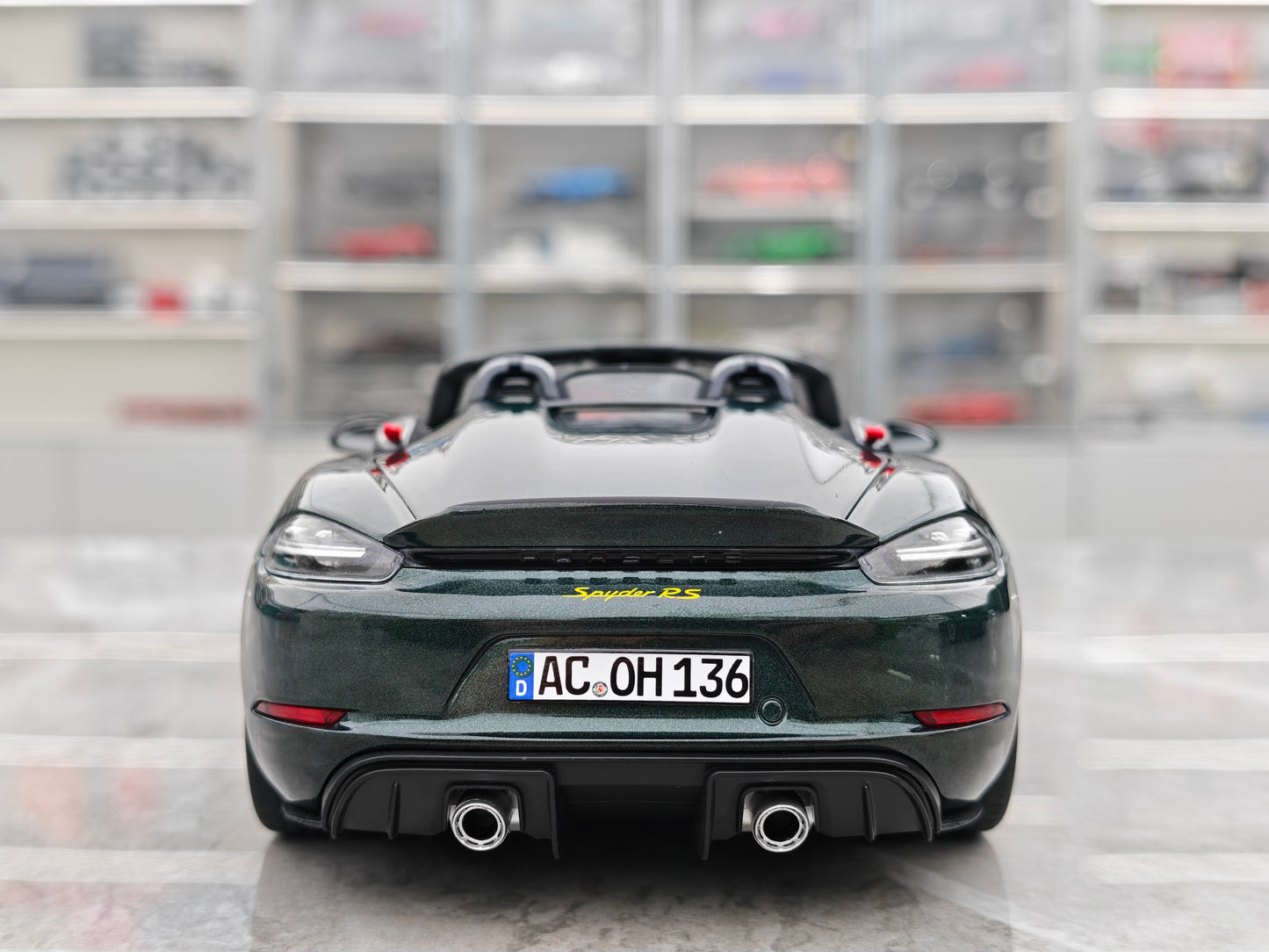 NOREV 1/18 Porsche 718 Spyder RS Forest Green (187272)