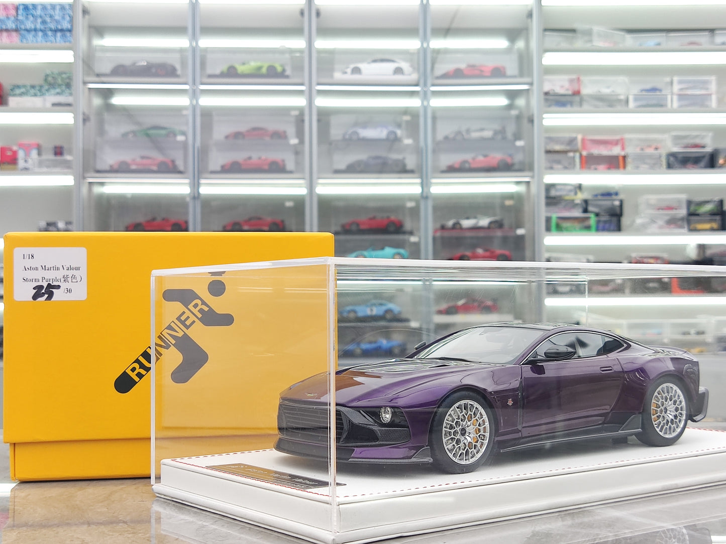 RUNNER 1/18 Aston Martin Valour Simulation Model Car