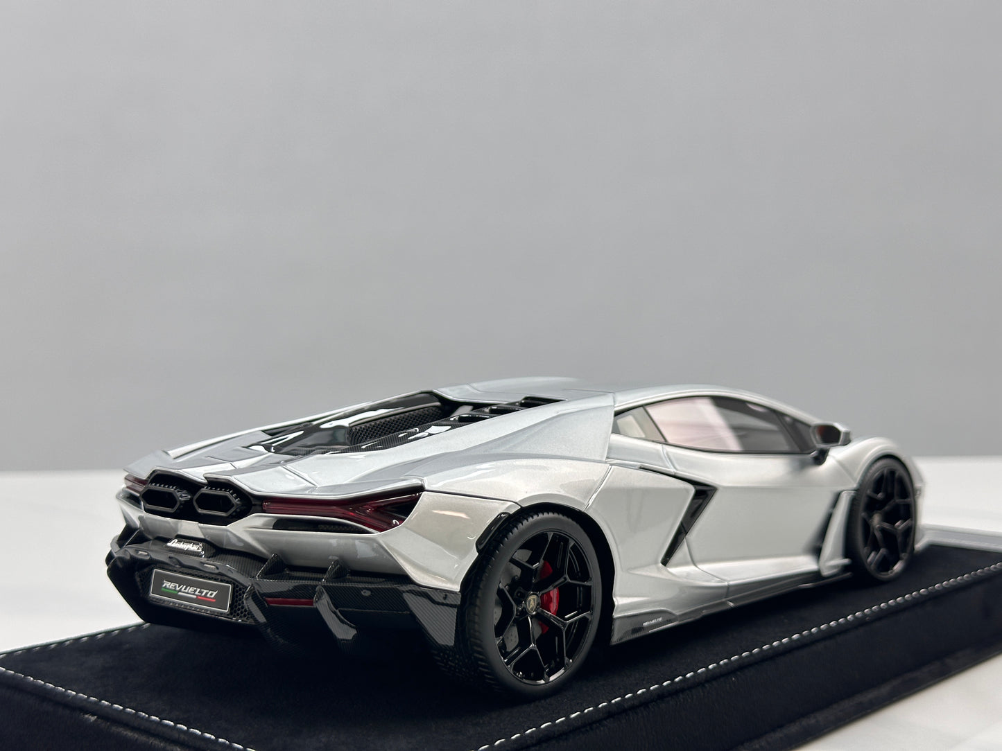 HH Model 1/18 Lamborghini Revuelto Metallic Silver HH620